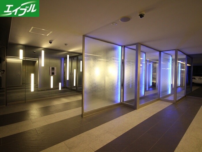 物件外観写真4　(エントランス部分)