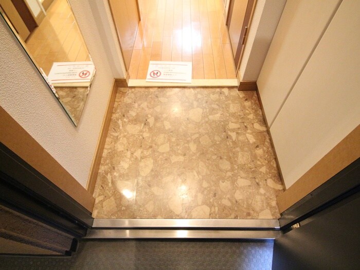 物件内観写真13　(玄関)