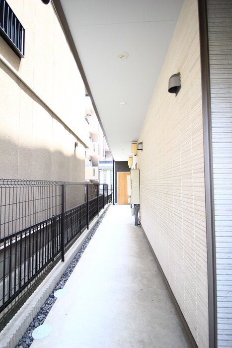 物件外観写真3　(エントランス部分)