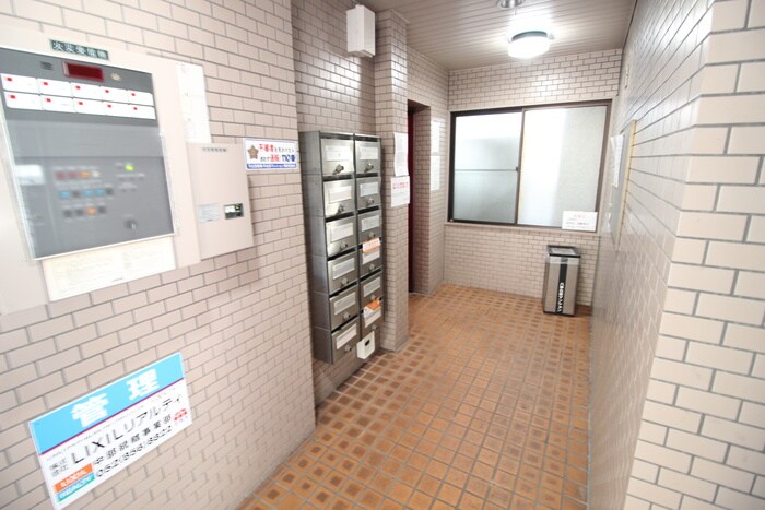 物件外観写真4　(エントランス部分)