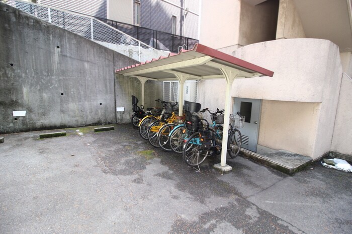 物件外観写真5　(駐輪場)