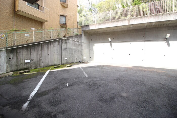 物件外観写真6　(駐車場)