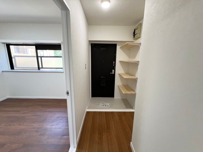 物件内観写真18　(玄関)