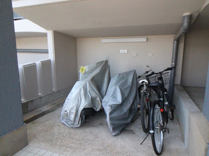 物件外観写真3　(駐輪場)