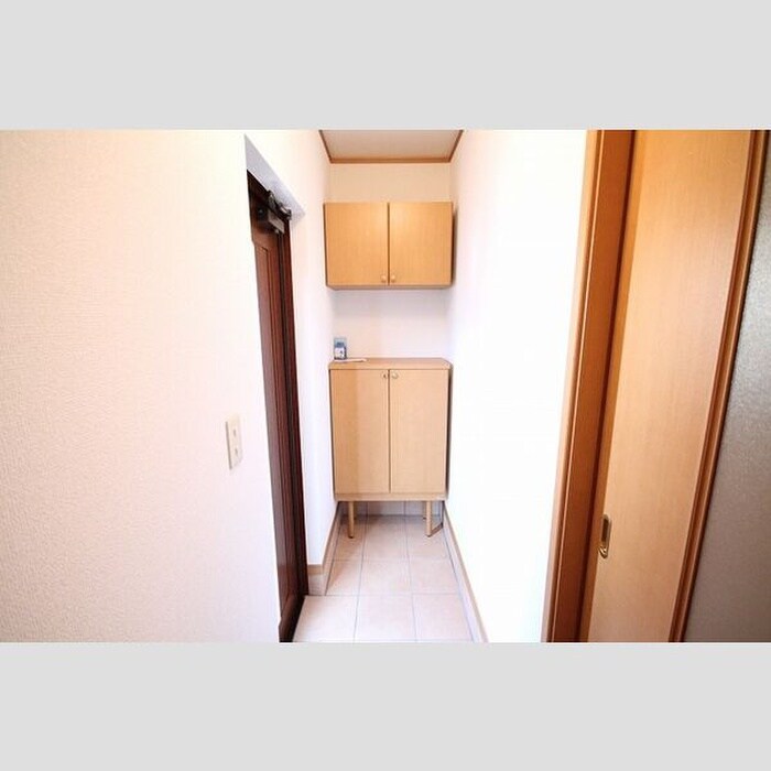 物件内観写真8　(玄関)