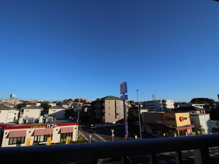 物件内観写真16　(室内からの展望)