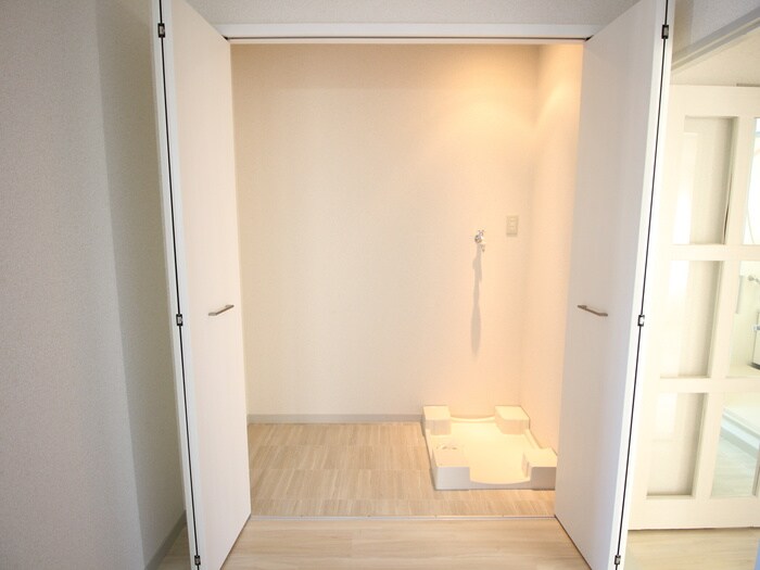 物件内観写真18　(洗濯機置場)