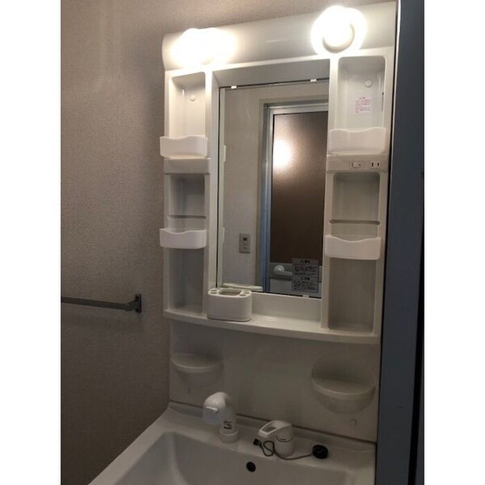 物件内観写真8　(洗面)