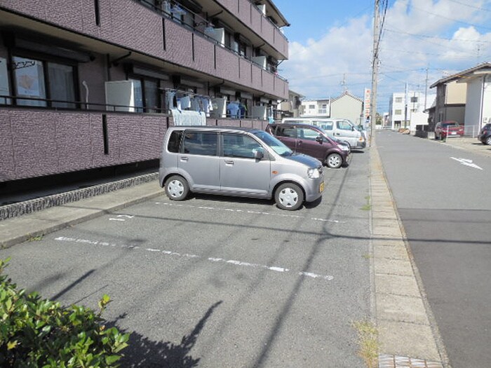 物件外観写真3　(駐車場)
