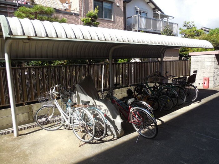 物件外観写真4　(駐輪場)