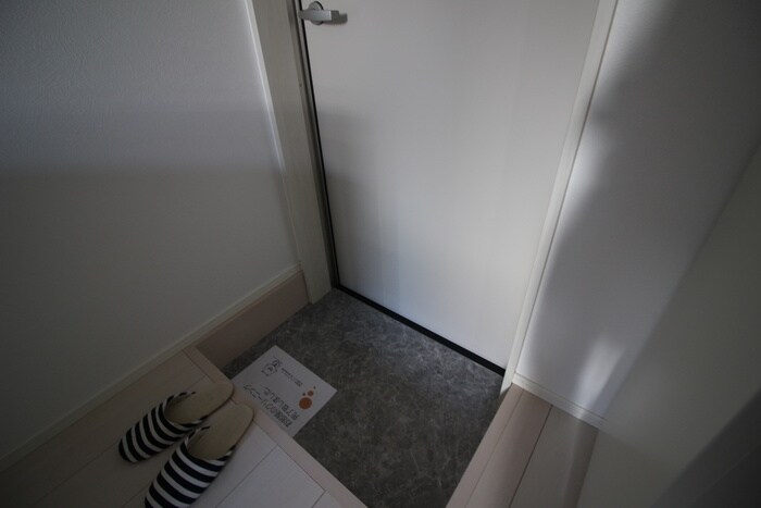 物件内観写真16　(玄関)