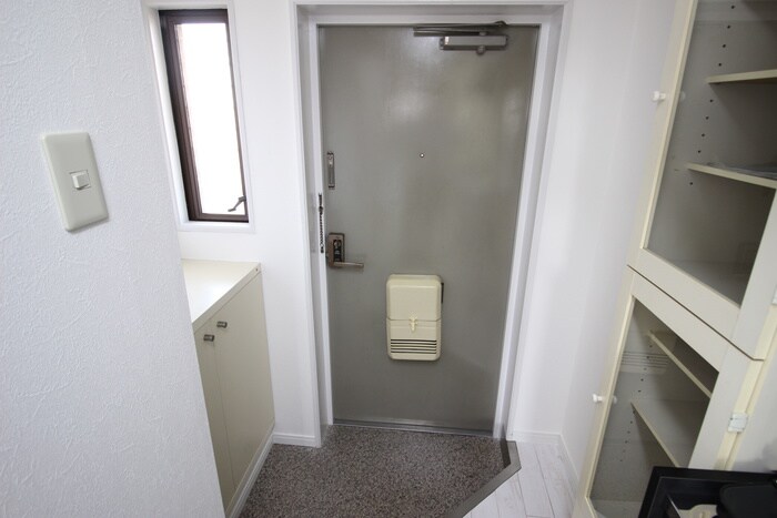 物件内観写真18　(玄関)