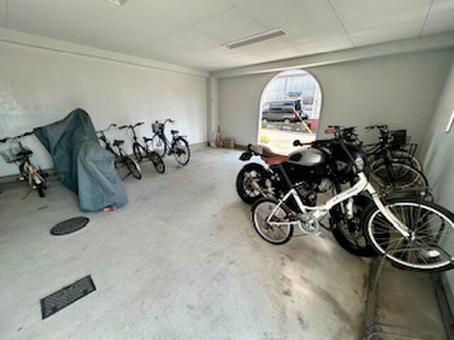 物件外観写真5　(駐輪場)