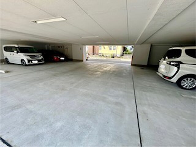 物件外観写真6　(駐車場)