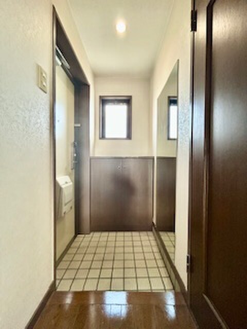 物件内観写真16　(玄関)
