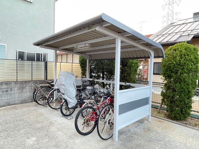 物件外観写真4　(駐輪場)
