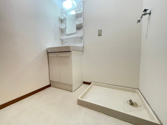 物件内観写真12　(洗濯機置場)