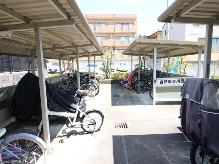 物件外観写真5　(駐輪場)