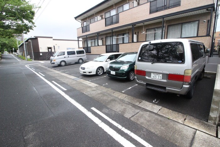 物件外観写真3　(駐車場)