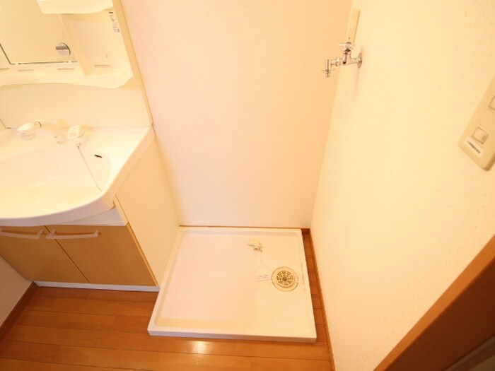 物件内観写真12　(洗濯機置場)