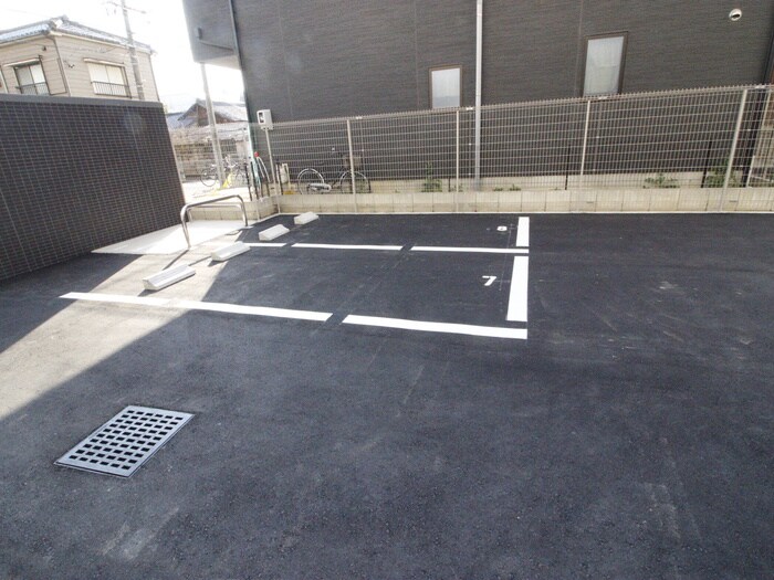 物件外観写真3　(駐車場)