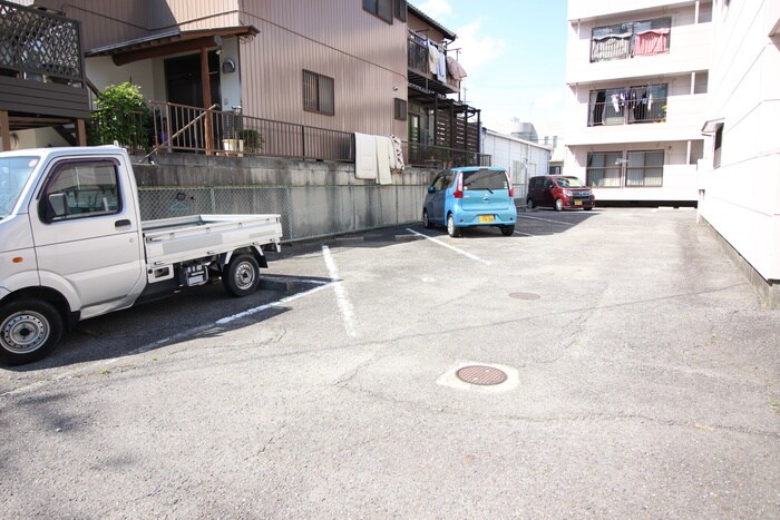 物件外観写真4　(駐車場)