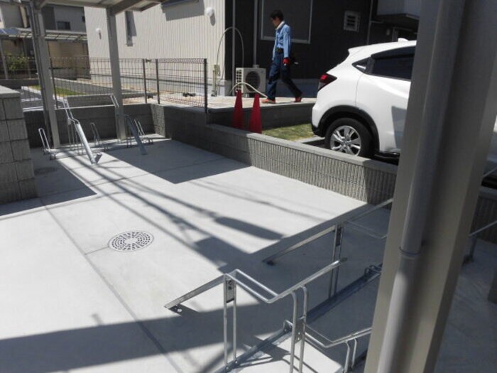 物件外観写真3　(駐輪場)