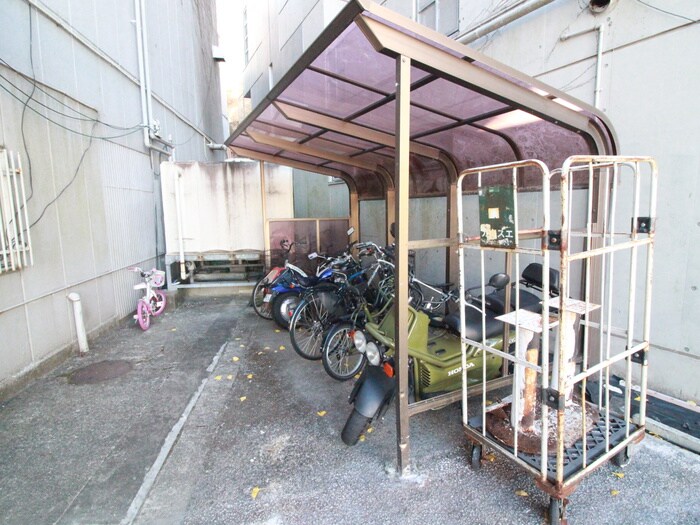 物件外観写真4　(駐輪場)