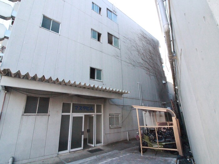 物件外観写真6　(エントランス部分)