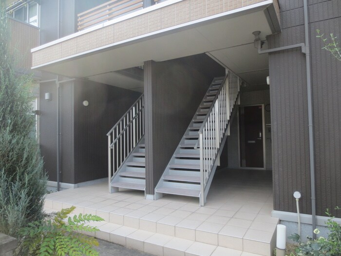 物件外観写真4　(エントランス部分)