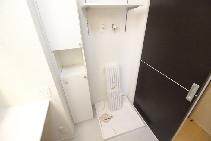 物件内観写真16　(洗濯機置場)