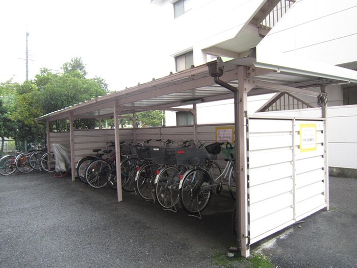 物件外観写真4　(駐輪場)