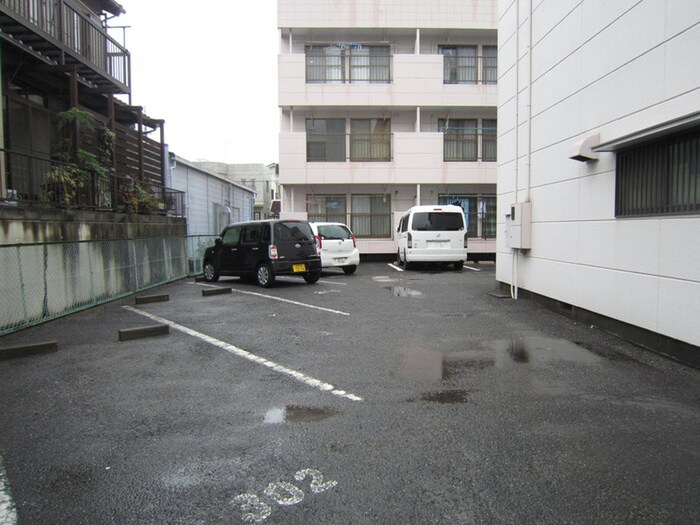 物件外観写真5　(駐車場)