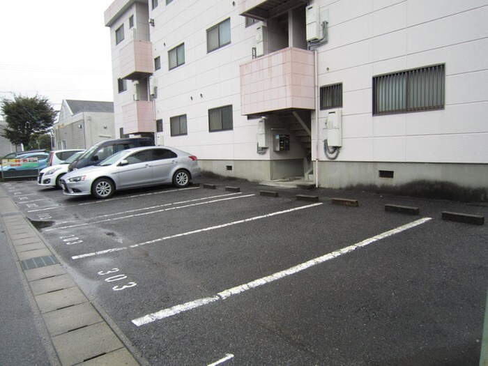 物件外観写真6　(駐車場)