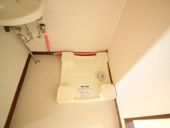 物件内観写真14　(洗濯機置場)