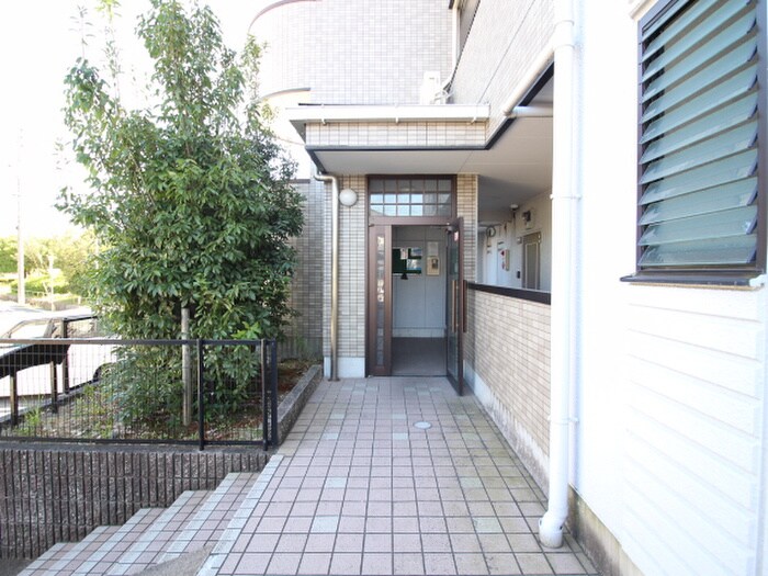 物件外観写真4　(エントランス部分)