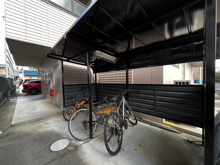 物件外観写真4　(駐輪場)