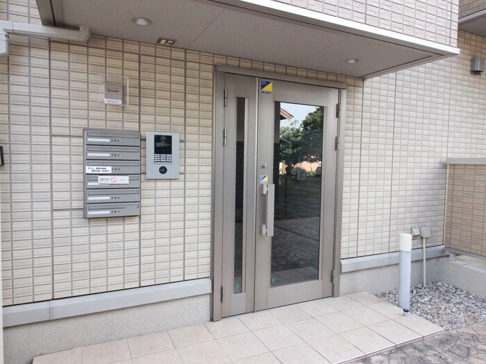 物件外観写真5　(エントランス部分)
