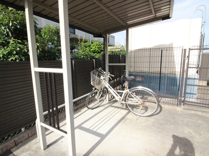 物件外観写真6　(駐輪場)