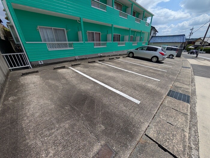 物件外観写真5　(駐車場)