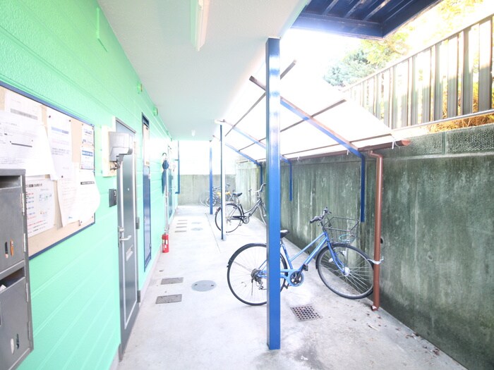 物件外観写真6　(駐輪場)