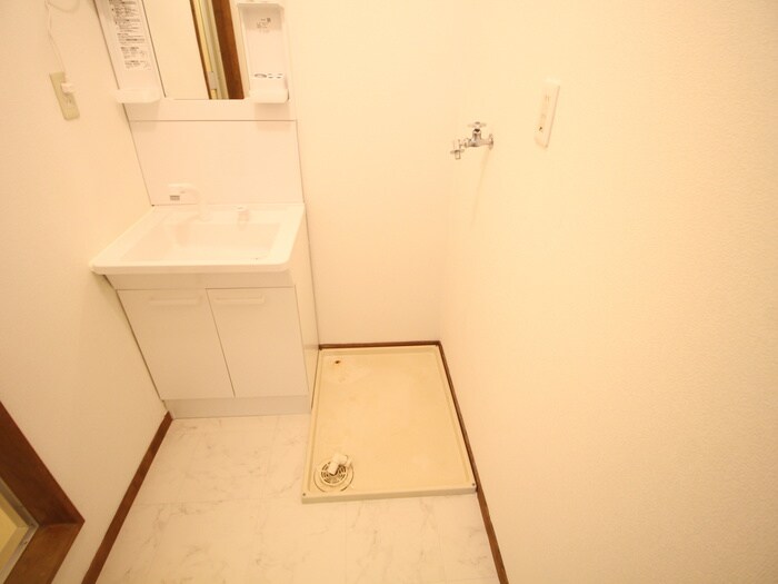 物件内観写真15　(洗濯機置場)