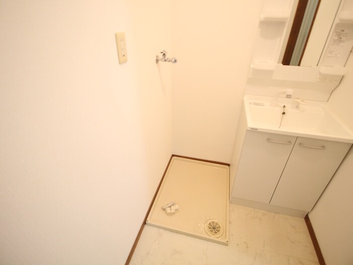 物件内観写真15　(洗濯機置場)