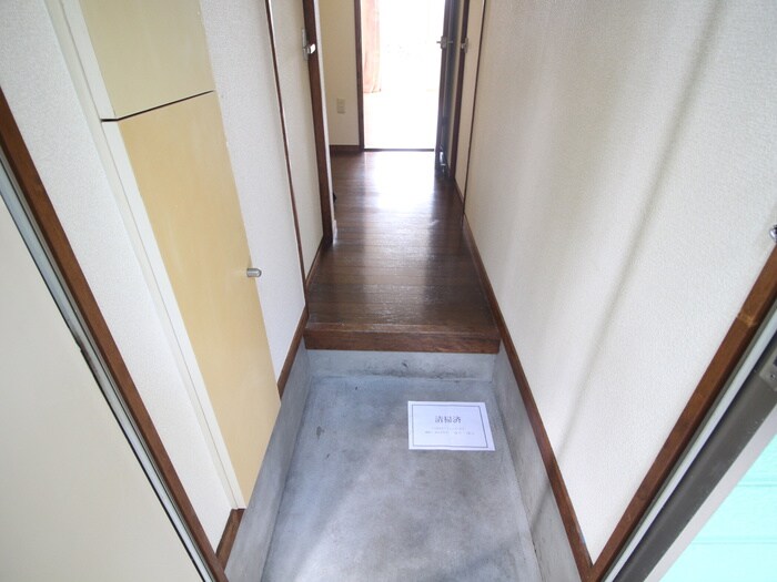 物件内観写真18　(玄関)