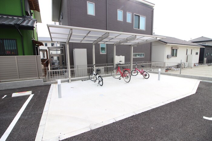 物件外観写真5　(駐輪場)