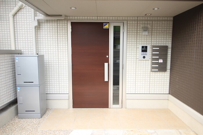 物件外観写真6　(エントランス部分)