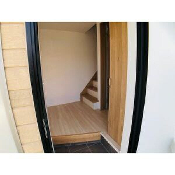 物件内観写真12　(玄関)