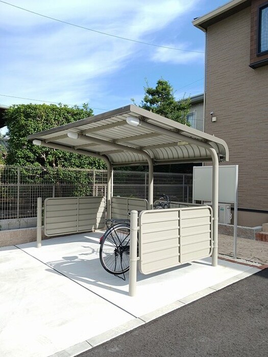 物件外観写真3　(駐輪場)