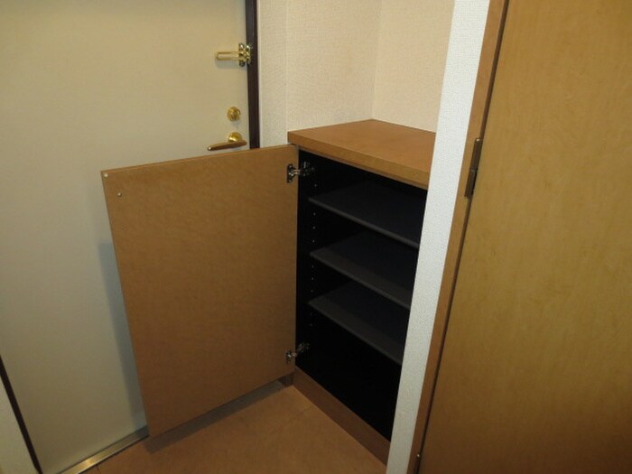 物件内観写真8　(靴箱)