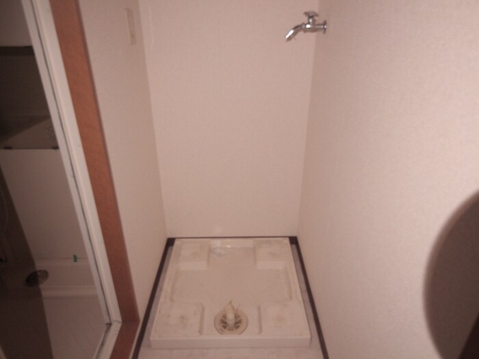 物件内観写真11　(洗濯機置場)